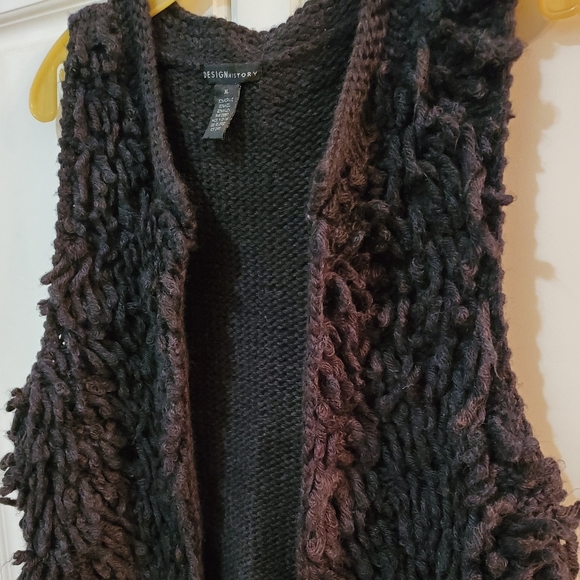 Vest - Picture 7 of 8